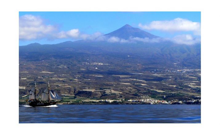 Wundervoller Blick auf die Insel beim Bootsausflug.